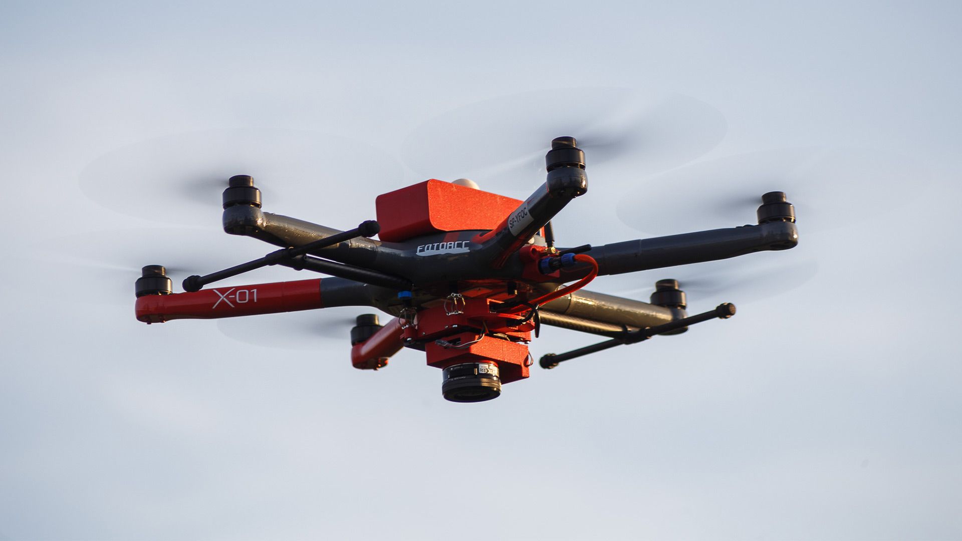 Heksakopter X-01 – wielofunkcyjny dron do zadań specjalnych